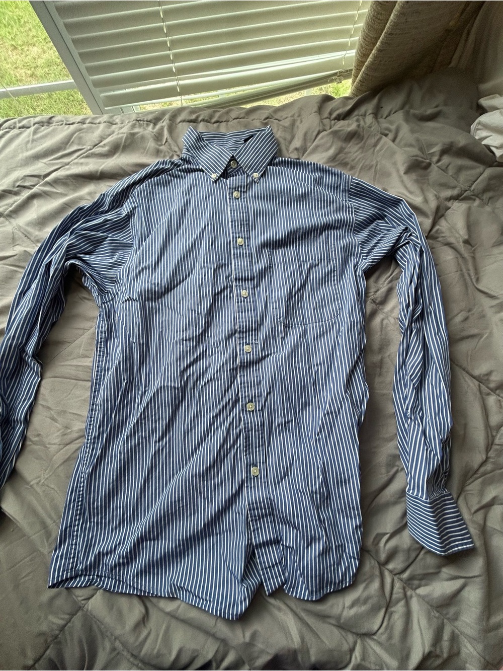 💚3/$25 Small Roundtree & Yorke Navy and White Vertical Stripe Dress Shirt